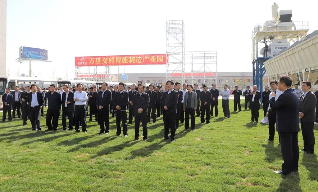 市領(lǐng)導(dǎo)率團(tuán)蒞臨萬里交科集團(tuán)智能制造產(chǎn)業(yè)園項(xiàng)目觀摩指導(dǎo)