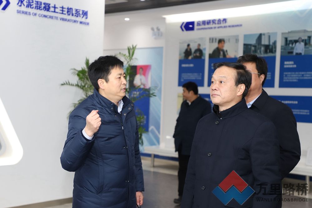 許昌市市長(zhǎng)胡五岳蒞臨萬(wàn)里路橋集團(tuán)德通公司調(diào)研指導(dǎo)