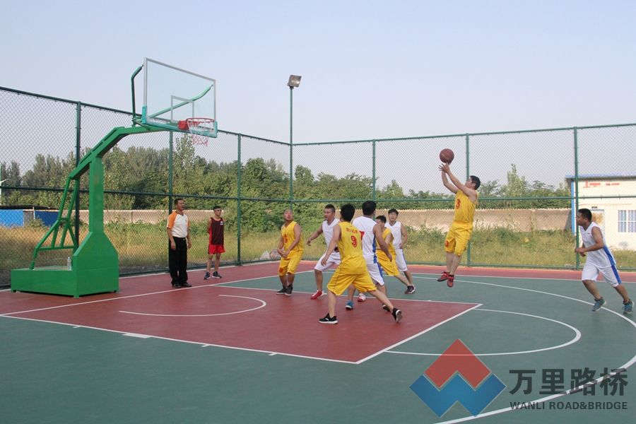 萬里路橋集團(tuán)“激揚(yáng)青春 17（一起）拼搏”籃球賽開賽