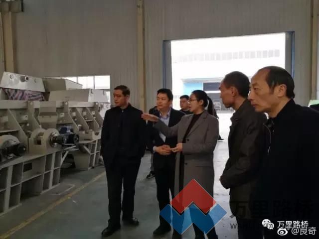 許昌市魏都區(qū)委常委、統(tǒng)戰(zhàn)部長(zhǎng)張楠帶領(lǐng)區(qū)工商聯(lián)常委深入萬里路橋開展調(diào)研