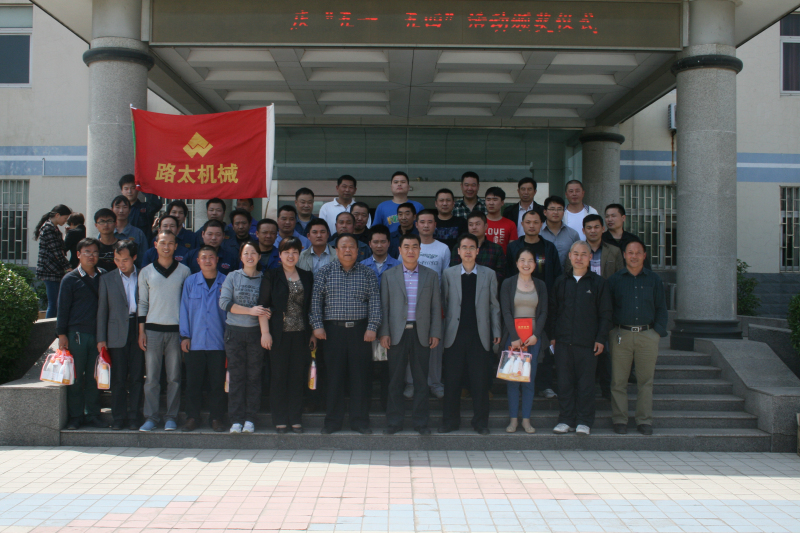 萬里路橋集團公司舉行慶“五一”、“五四”專業(yè)技能及體育比賽活動
