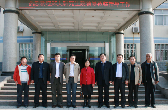鄭州大學(xué)研究生院副院長張承鳳等蒞臨集團(tuán)參觀考察