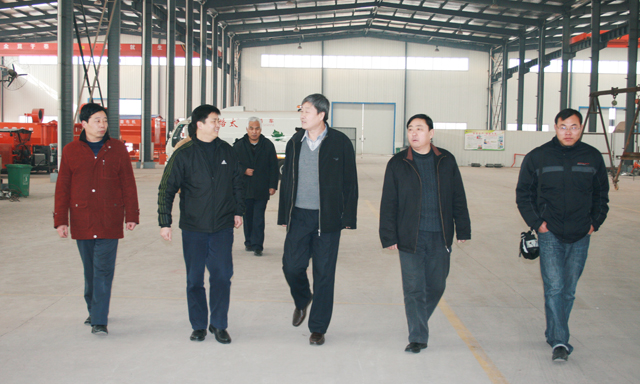長安大學(xué)工程機械學(xué)院院長馮忠緒教授調(diào)研路太機械