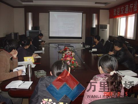 長(zhǎng)沙理工大學(xué)公路工程學(xué)院應(yīng)榮華教授蒞臨我公司舉辦瀝青技術(shù)專題講座