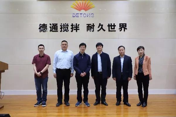 許昌市工信局局長焦建華蒞臨萬里交科集團(tuán)調(diào)研指導(dǎo)