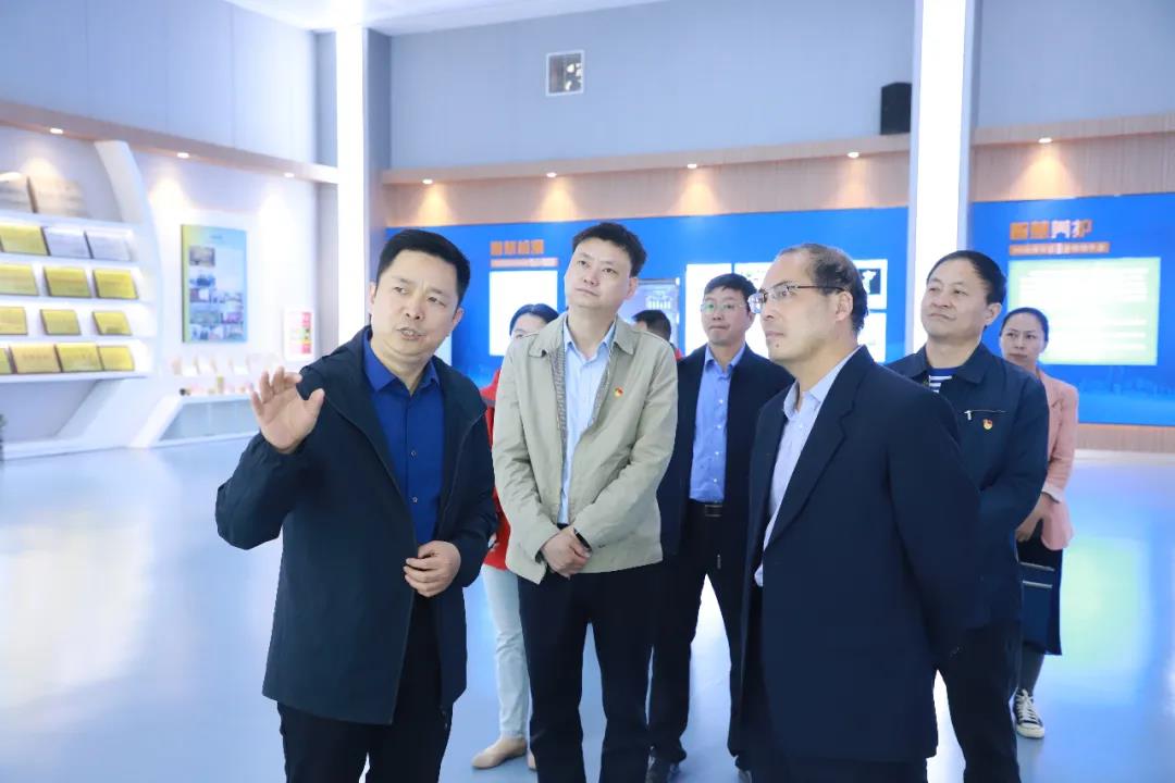 河南交通職業(yè)技術學院孫建立一行蒞臨萬里交科觀摩交流