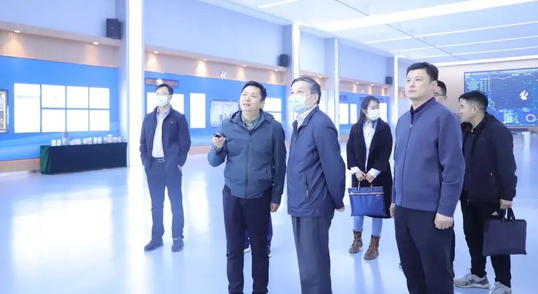 河南省“萬人助萬企”第十工作組副組長、交通運(yùn)輸廳二級巡視員張宏一行蒞臨萬里交科調(diào)研指導(dǎo)