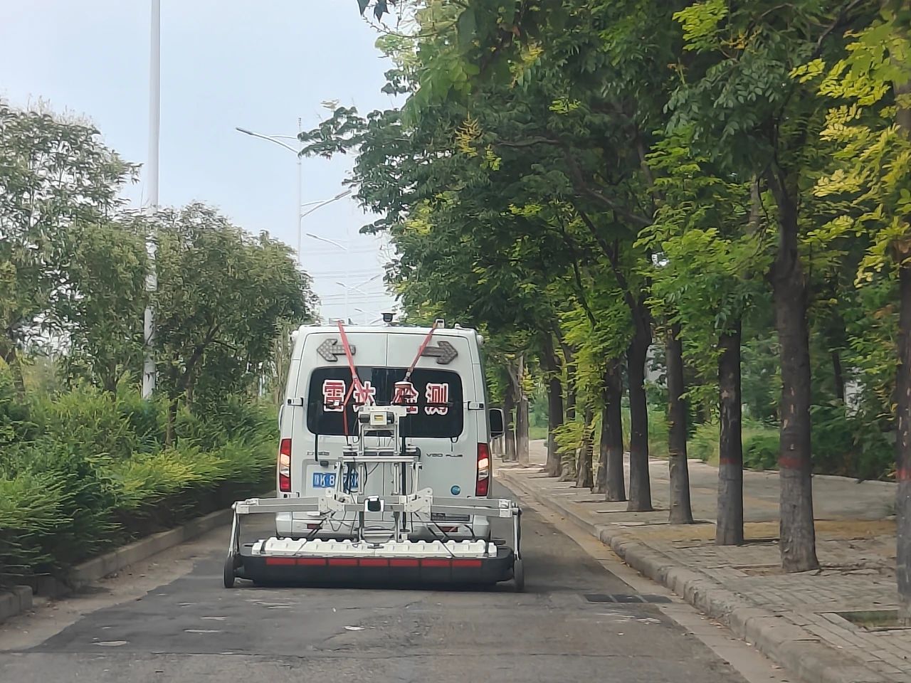 精準(zhǔn)定位“掃”路“揪”病害，科技賦能保障道路暢通。