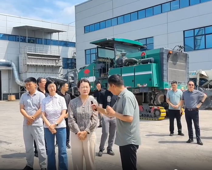 河南省交通運(yùn)輸廳科技處陳芳處長帶隊(duì)蒞臨許昌<div   id=